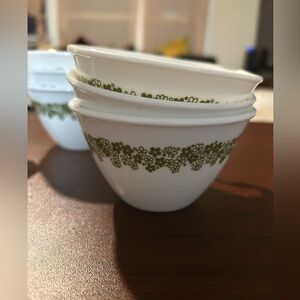 Vintage Corelle crazy Daisy set of eight hook coffee cups. no cracks, chips.